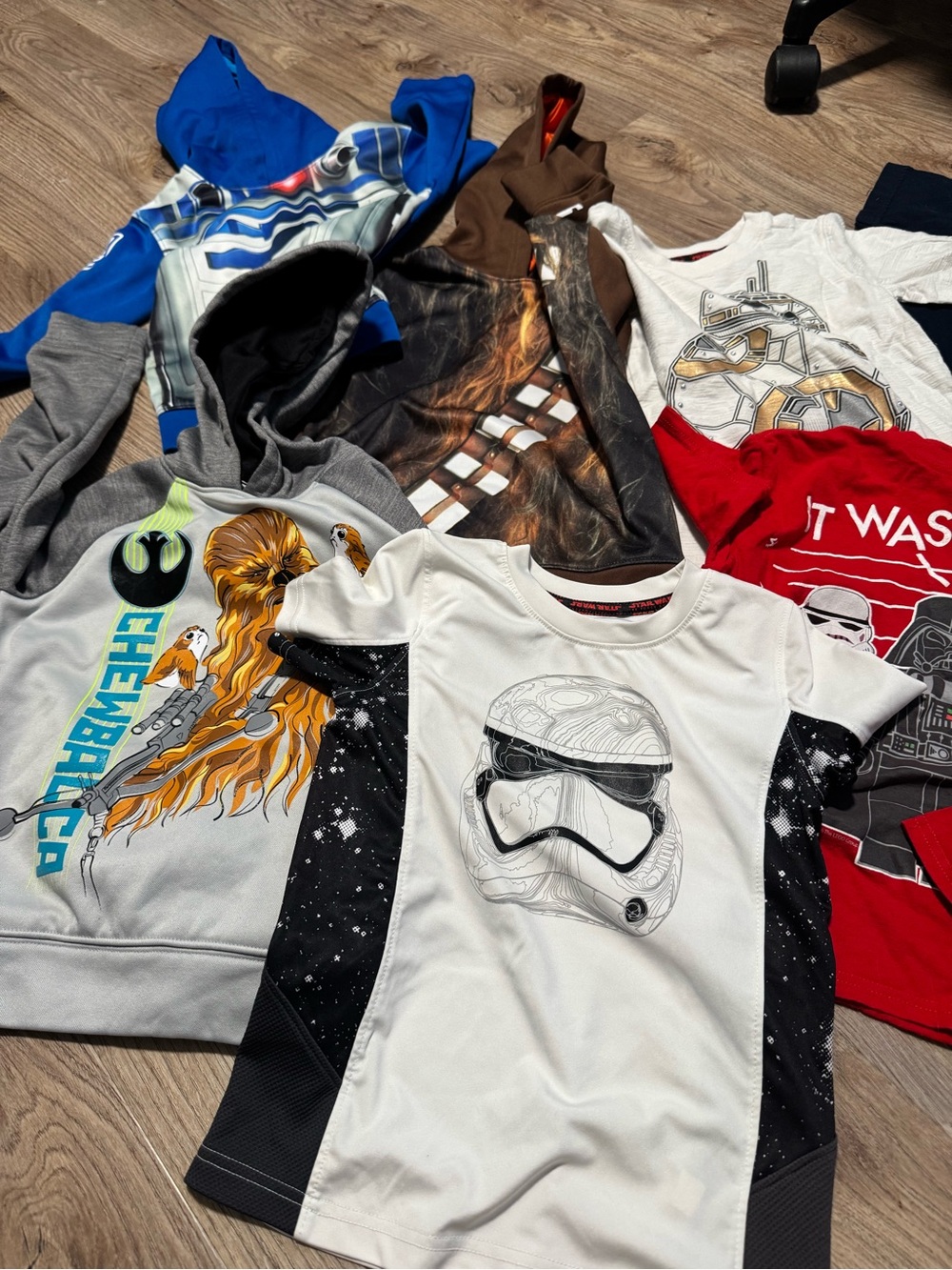 Star Wars Kids lot of Graphic Tees and hoodies.  Sizes 4-6